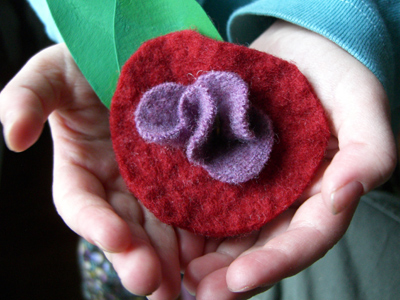 Valentine’s Day Craft: Felt Flowers