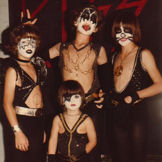 Halloween_Costume_Kiss.jpg