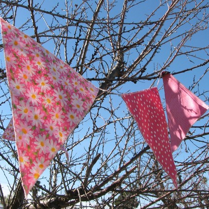 birthday_party_flags_byladybugsuebee.jpg