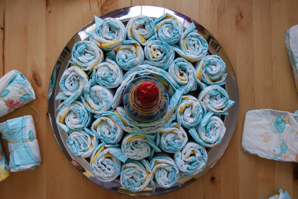 how to make diaper cakes